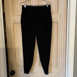 Women’s Lululemon 4 GUC Black Jogger Pants